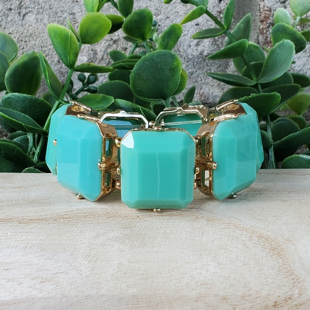 Unsigned Yellow Gold Tone & Chunky Plastic Mint Emerald Cut Stretch Bracelet